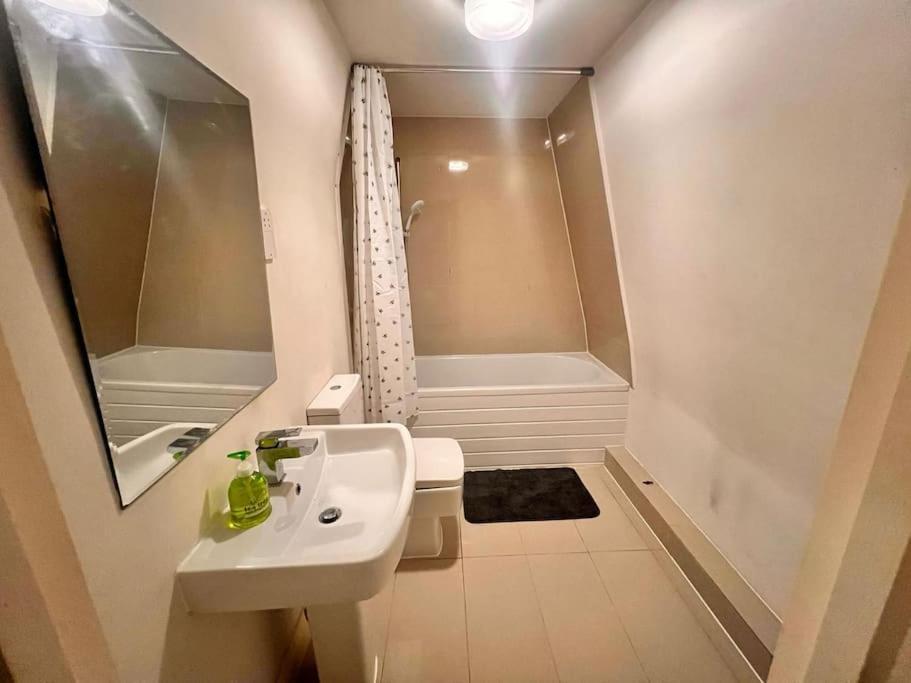 Leicester Studio At City Centre With Free Parking Extérieur photo